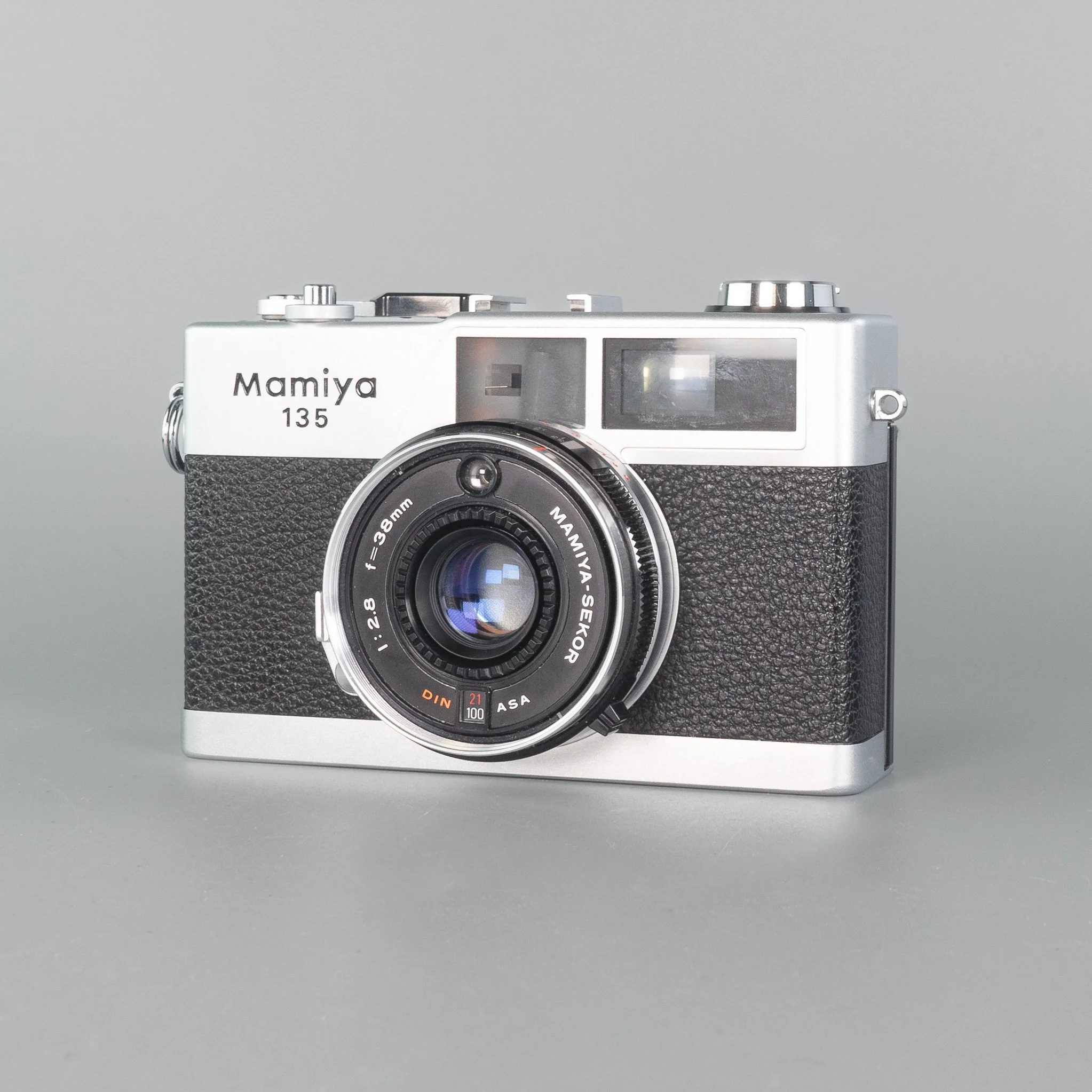 フィルムカメラ MAMIYA 135 EE Mamiya 135 EE – Brief Review | What is a Film Camera?